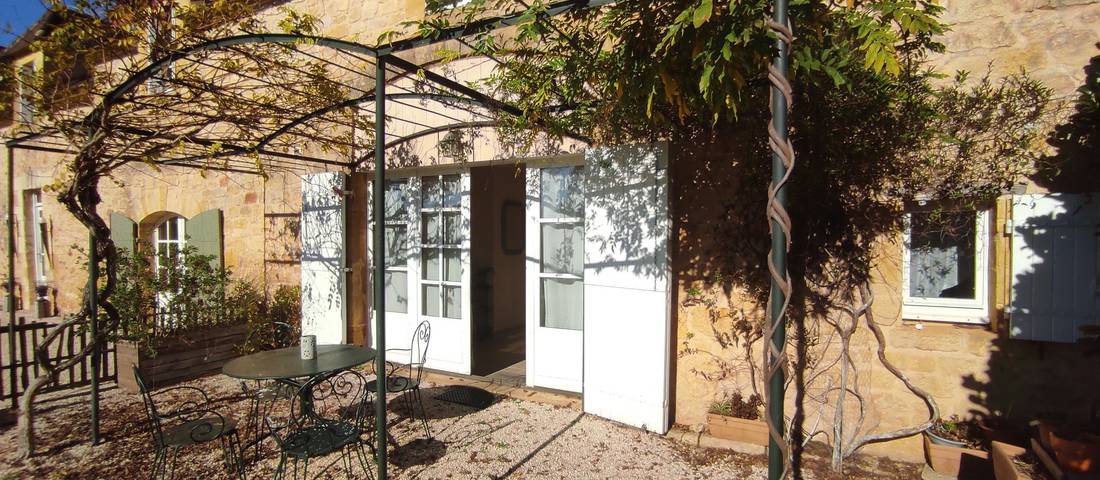 Gîte pour 2 personnes, avec terrasse ainsi que jardin et piscine à Saint-Avit-Sénieur - 2