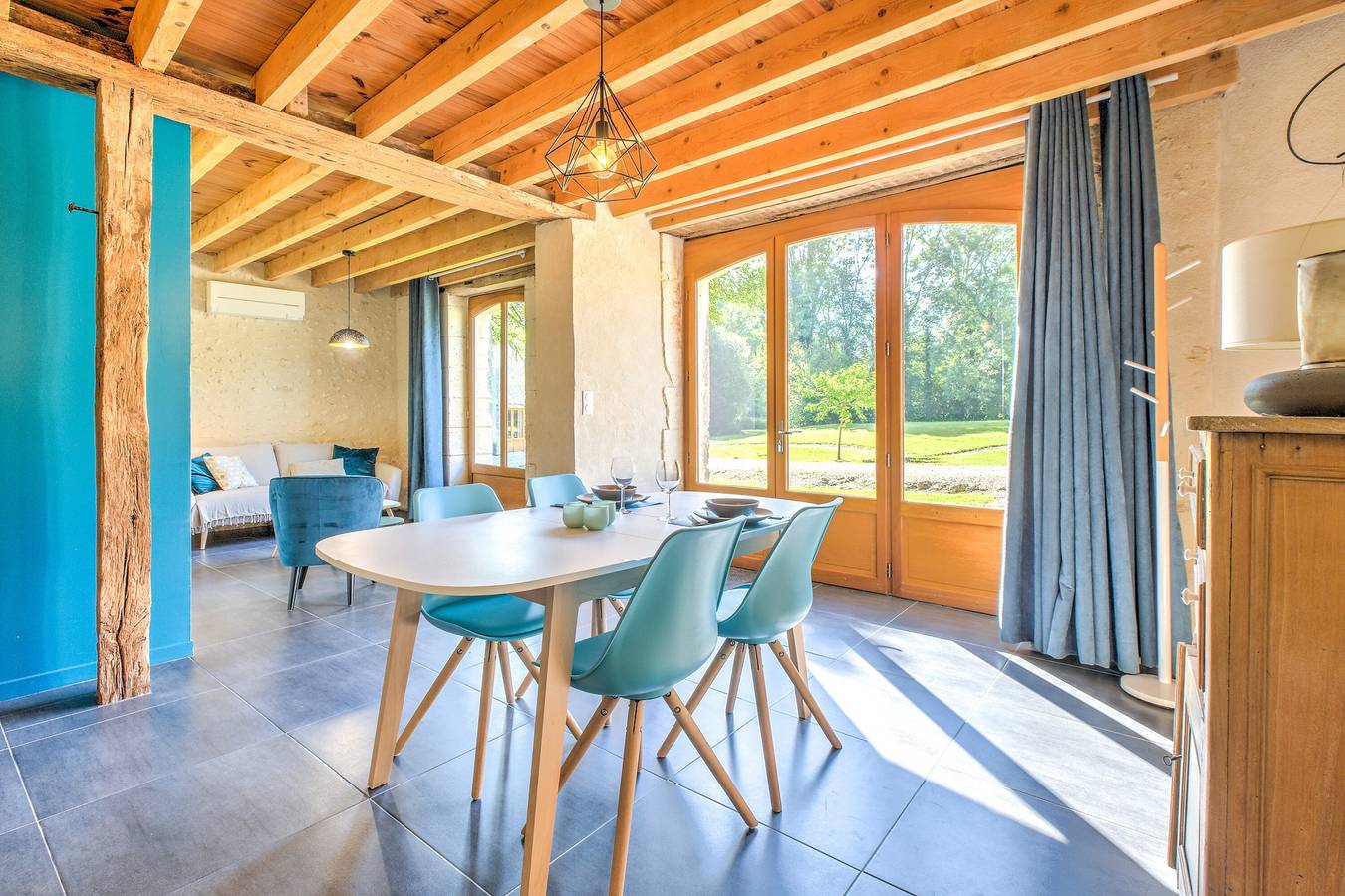 'Gîte Le Pigeonnier' avec piscine partagée, Wi-Fi et climatisation in Chassaignes, Périgord Vert