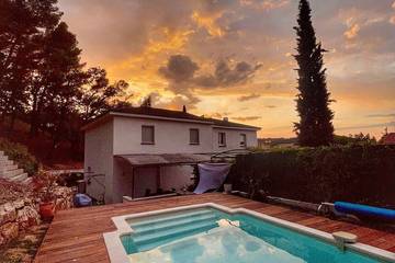 Gîte pour 4 personnes, avec terrasse et jardin à Gardanne