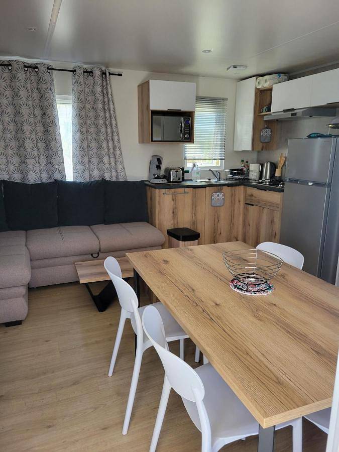 Appartement de vacances pour 11 personnes, avec piscine ainsi que bassin pour enfant et terrasse, animaux acceptés
