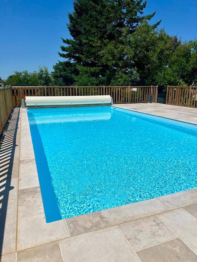 Location de vacances pour 12 personnes, avec piscine ainsi que jardin et jacuzzi à Cuzance - 2