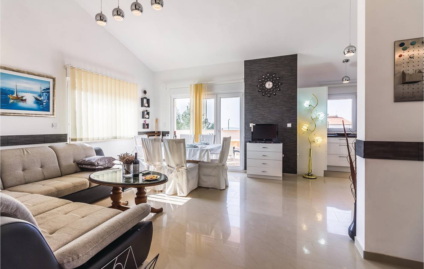 Ganze Ferienwohnung, Gemütliche 1-Zimmer-Wohnung mit Meerblick, WLAN und Parkplatz in Fažana in Grad Vodnjan, Südküste Istrien