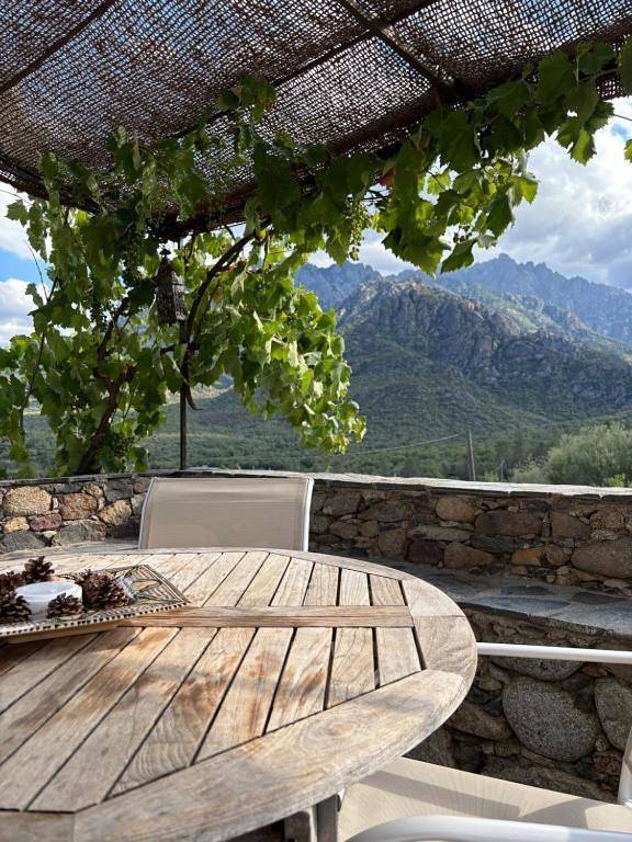 Appartement de vacances pour 4 personnes, avec vue et jardin