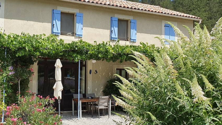Casa vacanze 'Oléandre' con vista montagna e Wi-Fi in Beaumont-en-Diois, Die e dintorni
