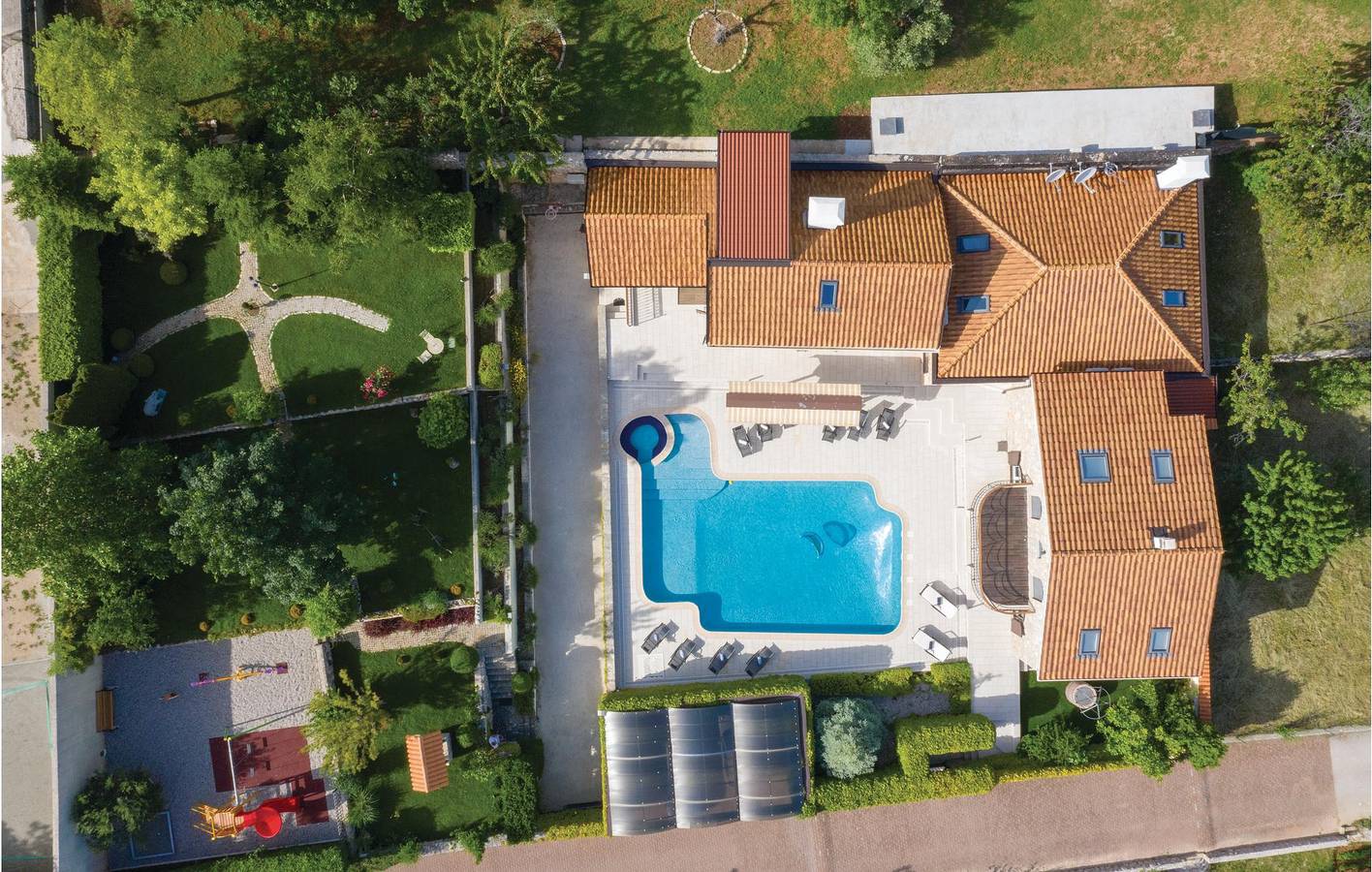 Holiday home for 12 people with pool in Cista Velika, Dalmatian Zagora