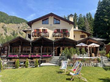 Hôtel pour 3 personnes, avec sauna ainsi que jardin et vue à Champoluc