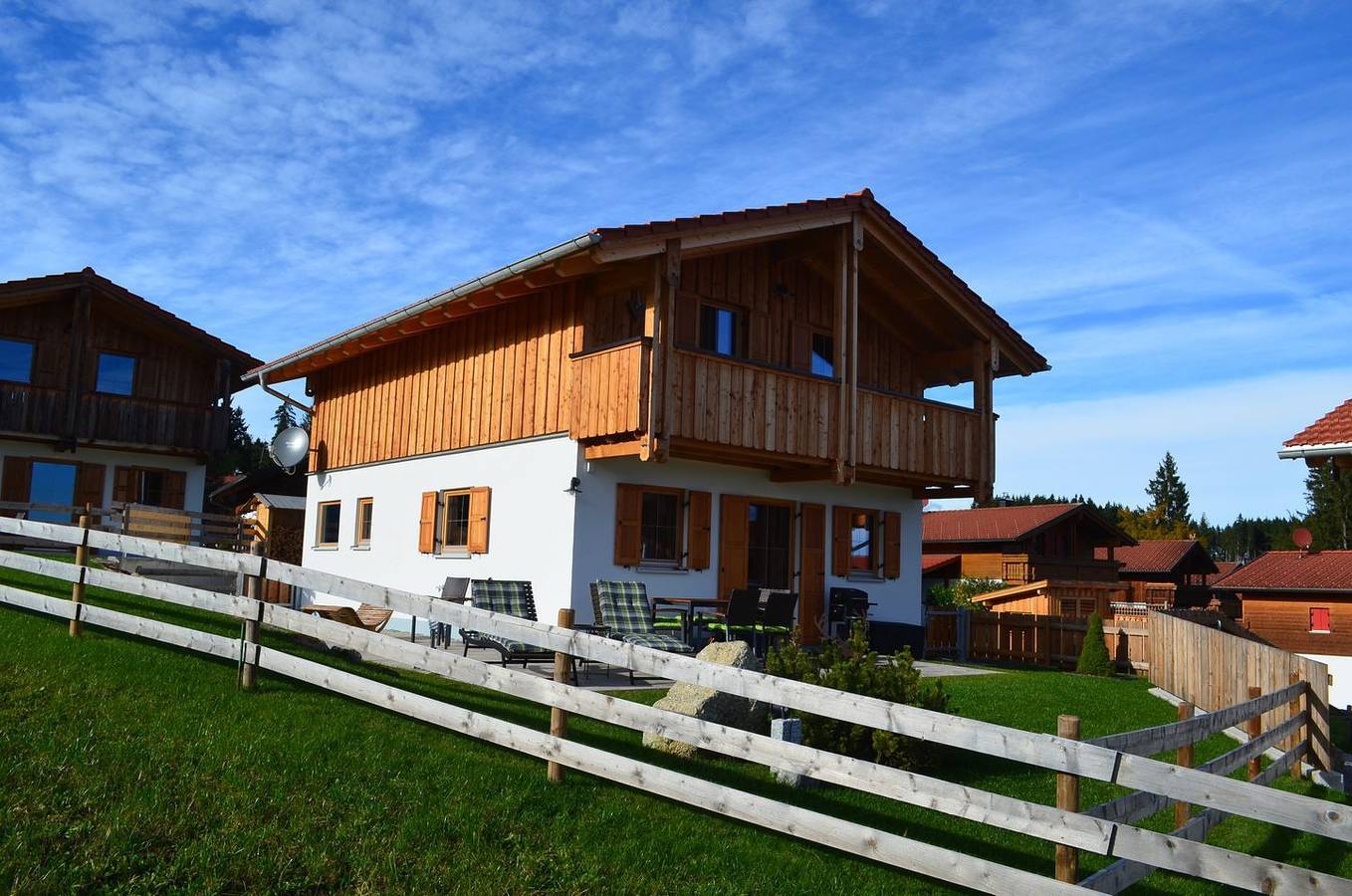 Modernes Chalet mit Sauna, Seeblick und großem Garten in Lechbruck am See in Lechbruck am See, Bayerisch Schwaben