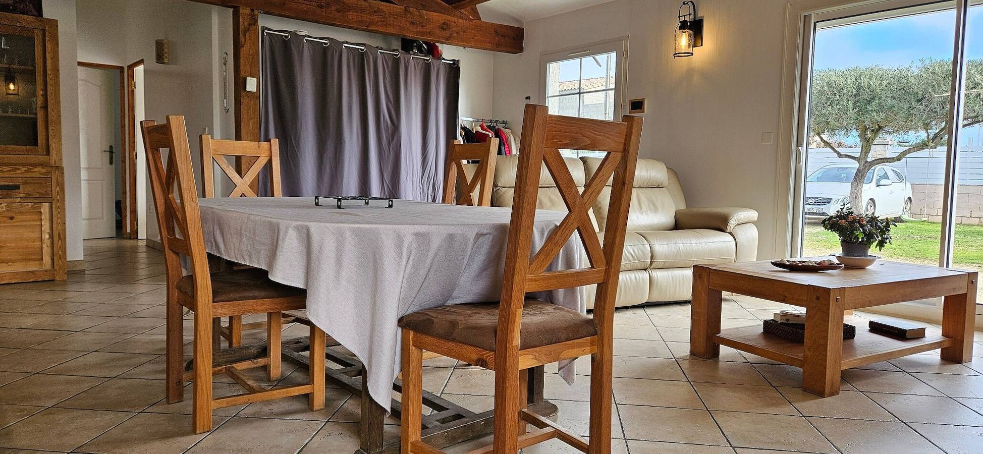 Holiday Home 'Villa En Camargue' with Shared Pool, Wi-Fi and Air Conditioning in Vauvert, Nimes region