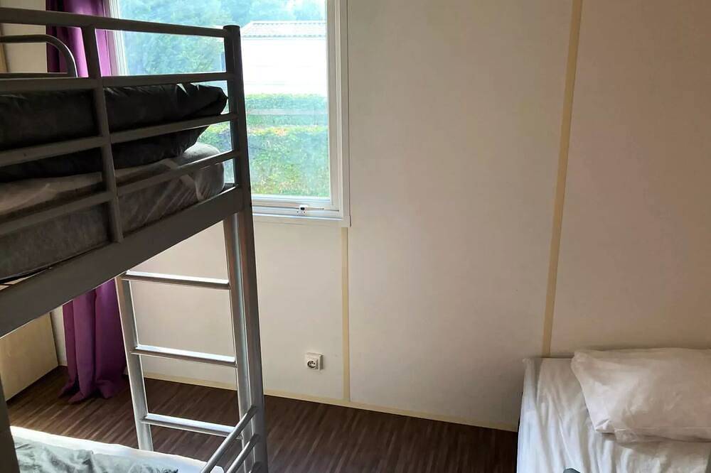 Mobil-Home Standard 26m2 (2ch - 1/5 pers.) + Tv + Clim 2 Ã 5 personnes - 2 pers. inclus dans le tarif in Bresles, Oise