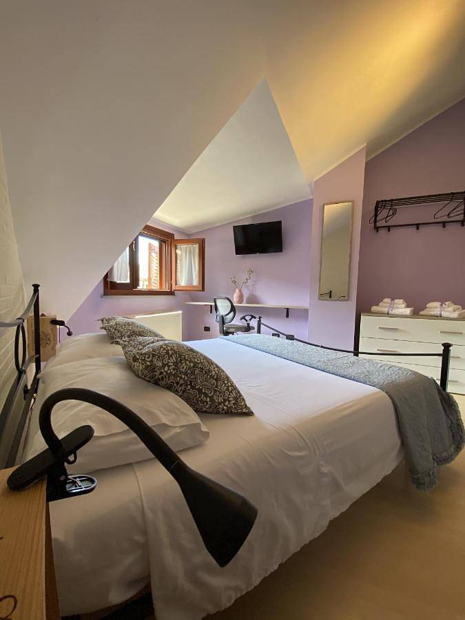 Location de vacances pour 4 personnes, avec Terrasse ainsi que Jardin et Vue dans Pergusa