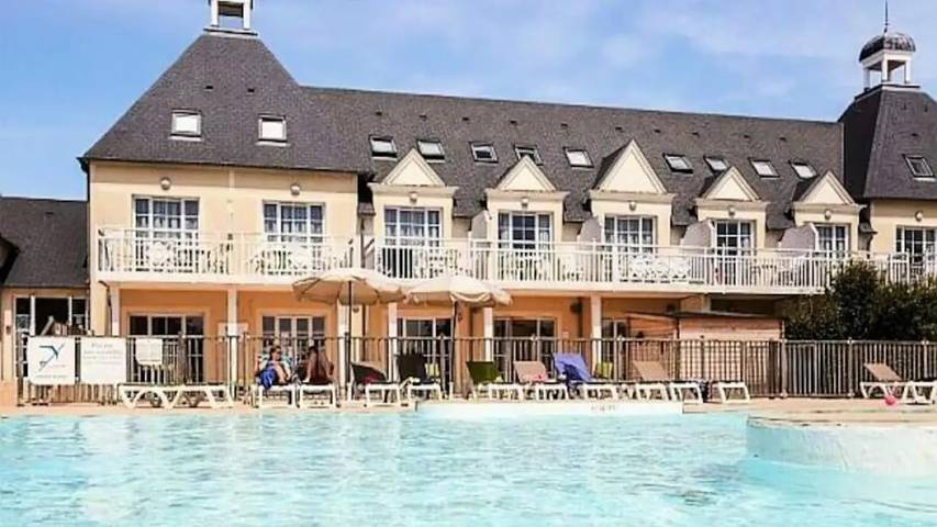 Gîte pour 7 personnes, avec piscine et jardin à Port-en-Bessin-Huppain - 2