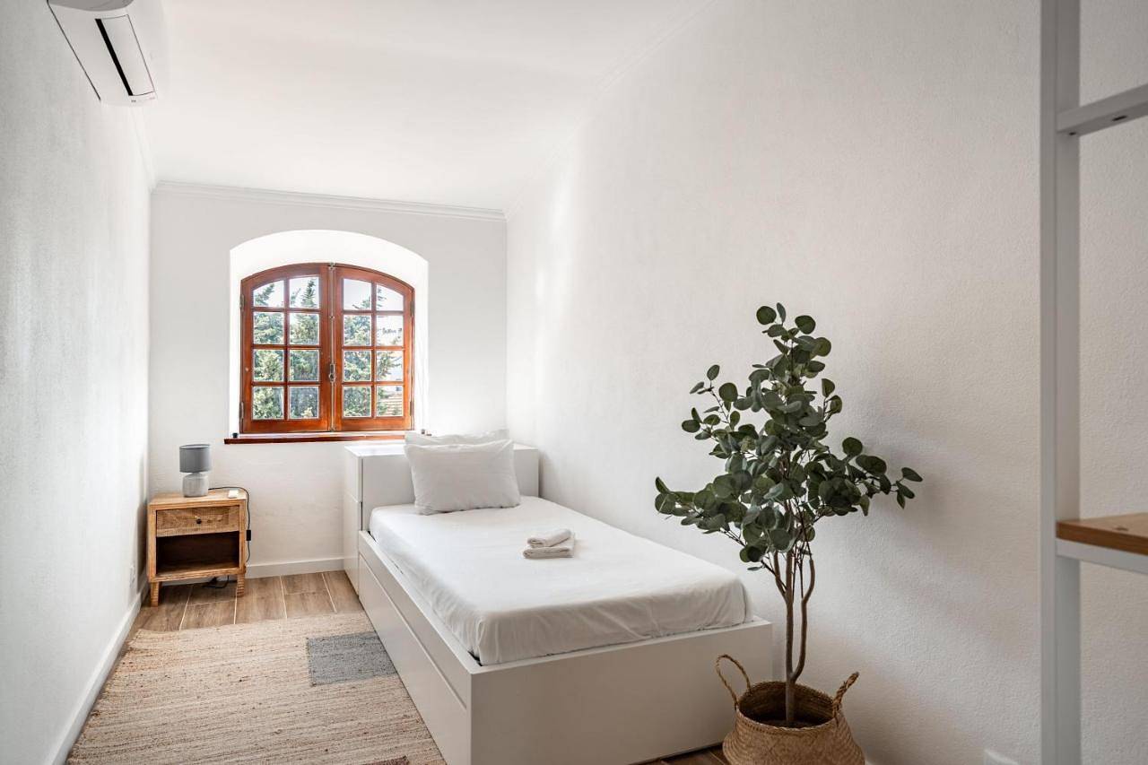 Sesimbra Townhouse - 3 bedroom house in Sesimbra center in Praia da Califórnia, Sesimbra