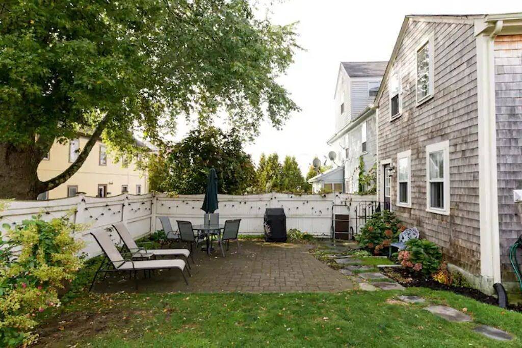 Located close to wedding venues, university, shops and eateries and Newport. in Bristol (RI), Bristol County