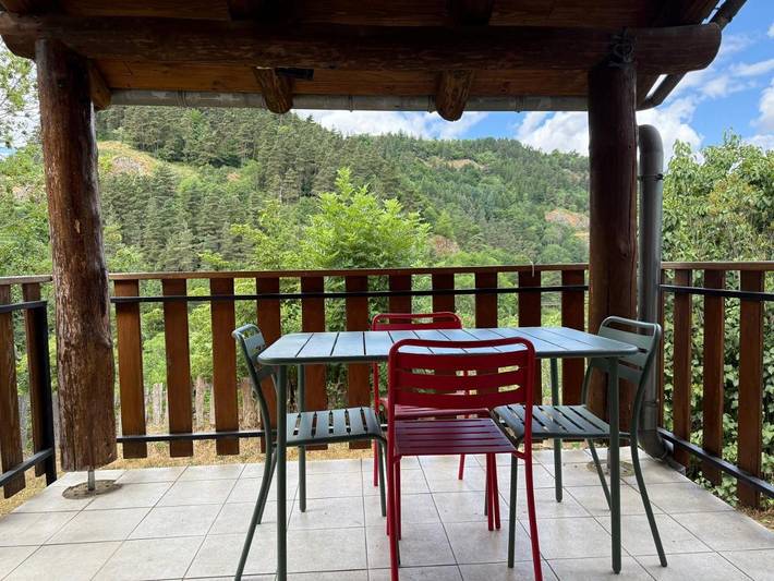 Location de vacances pour 11 personnes, avec vue et jardin, adapté aux familles à Arlempdes - 2