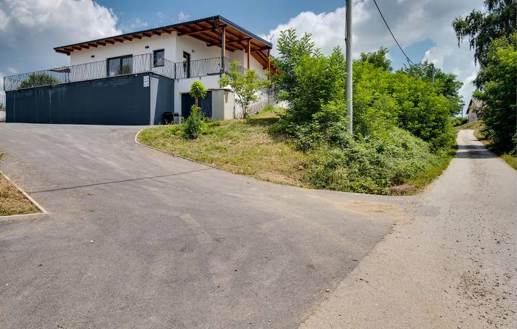 Geräumige 135 m² große Wohnung mit Pool, WLAN, Klimaanlage und Parkplatz in Zagreb und Umgebung
