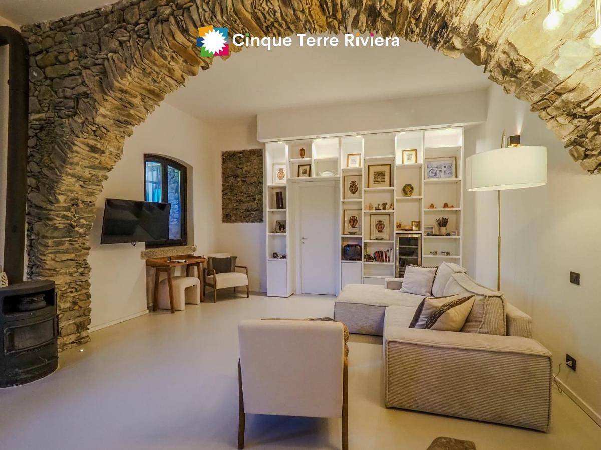 Villa Olive Mill Terra Rossa in Corniglia, Comune di Vernazza