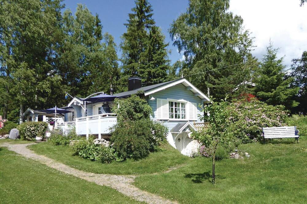 Amazing home in Bålsta with Wifi in Håbo, Mälaren