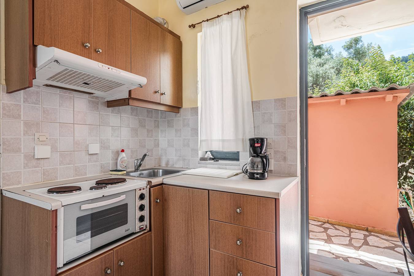 Ολόκληρο το στούντιο, Holiday Apartment "Ionian Breeze Studio 2" with Terraces & Wi-Fi in Φρύνι, Πόλη της Λευκάδας