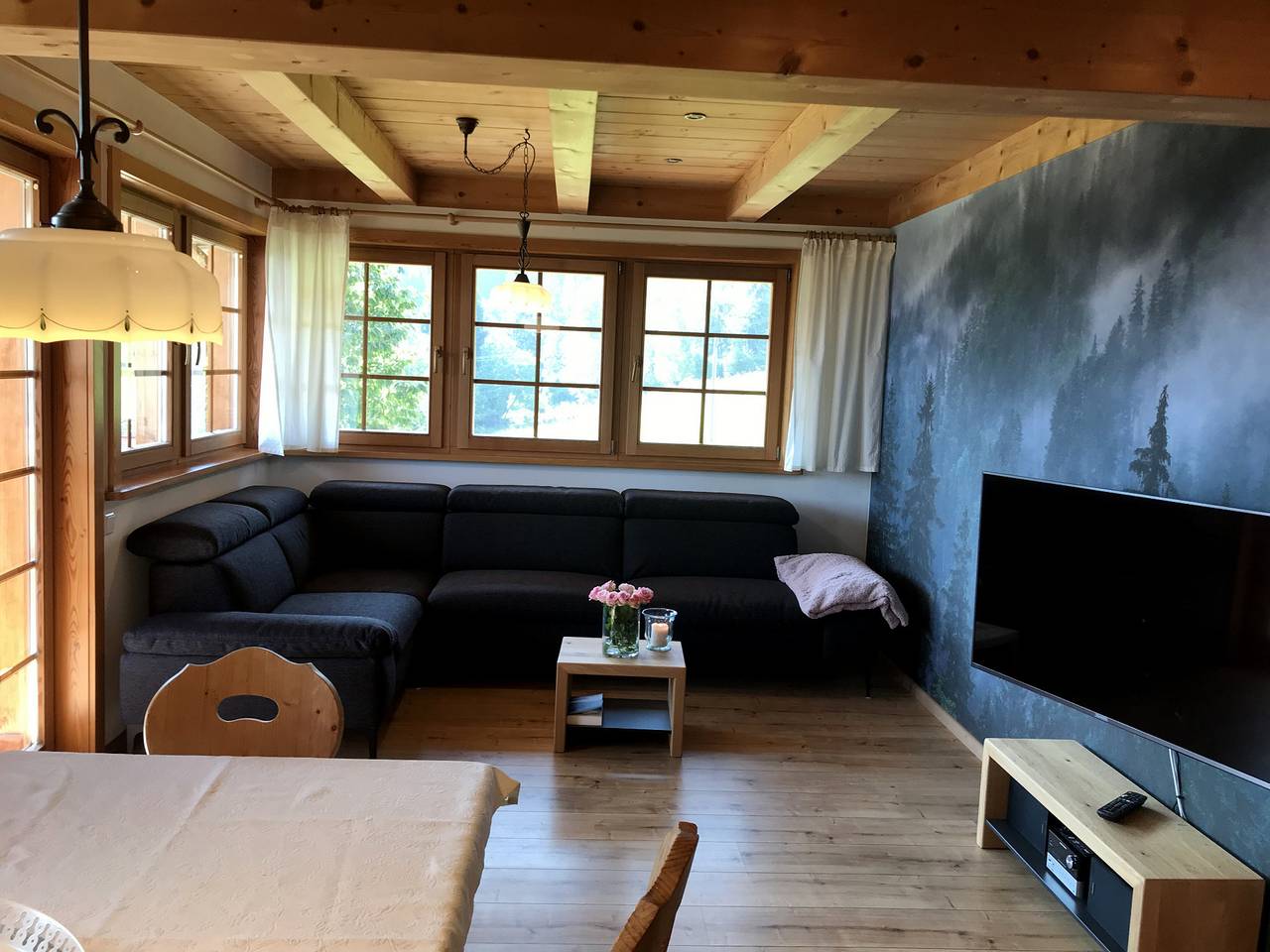 Apartamento entero, Apartamento vacacional 'Hirschsprung' con vistas a la montaña, terraza privada y wifi in Suedlicher Schwarzwald, Hinterzarten