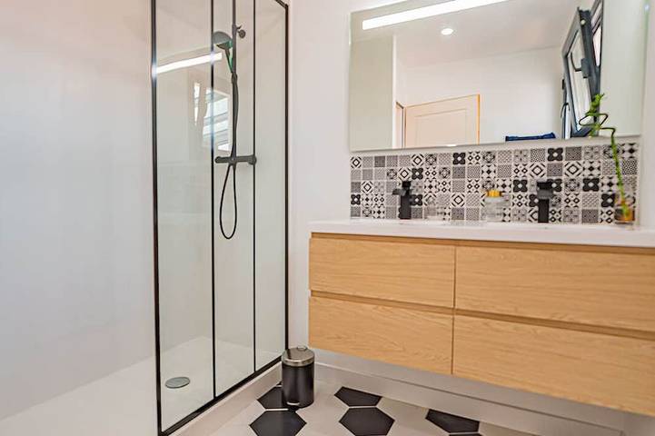 Maison Type Loft Avec Jacuzzi et Terrasse sur les Toits in Libourne, Libourne und Umgebung