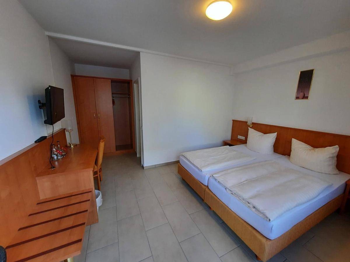 Large Double or Twin Room in Lehrte, Hannover und Umgebung
