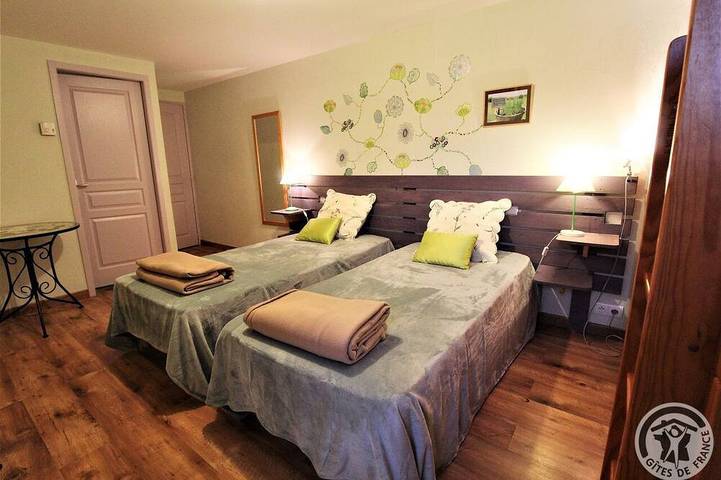 Location de vacances pour 13 personnes, avec jardin dans Saint-Jean-la-Bussière - 3