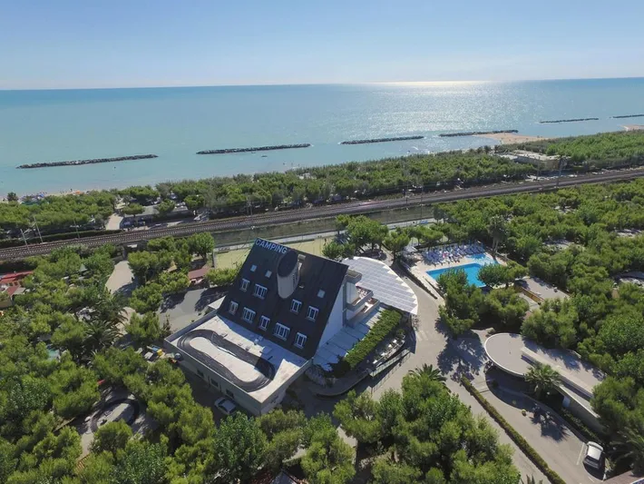 Camping für 2 Personen, mit Kinderpool und Ausblick sowie Pool und Garten - 1