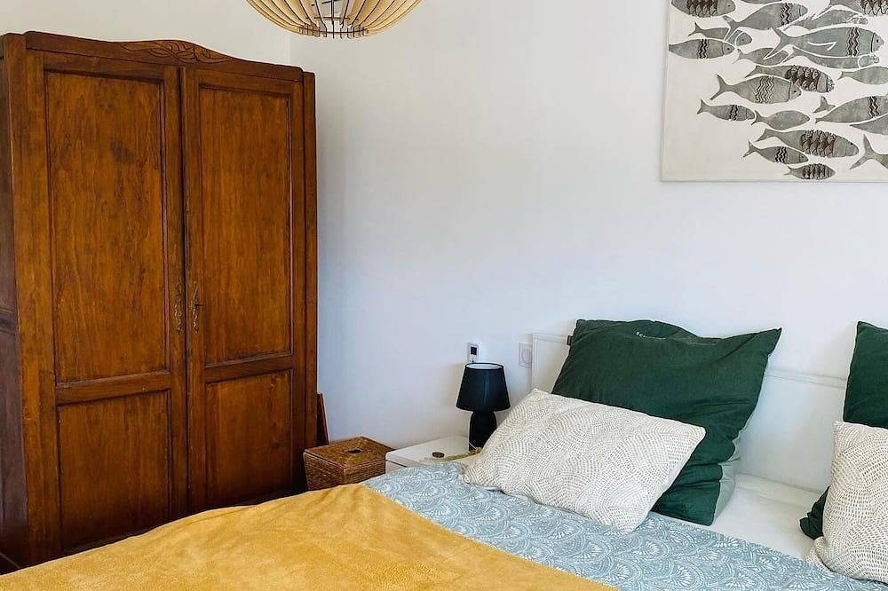 Luxurious apartment with panoramic views and heated pool - near Calvi in Calenzana, Calvi e dintorni