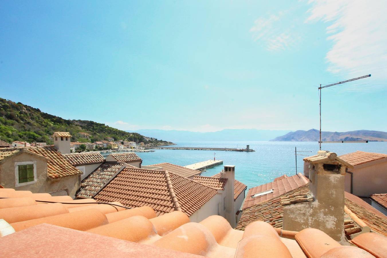 Apartamento vacacional entero, Appartement in Baška mit Eigenem Balkon in Baska, Krk (isla)