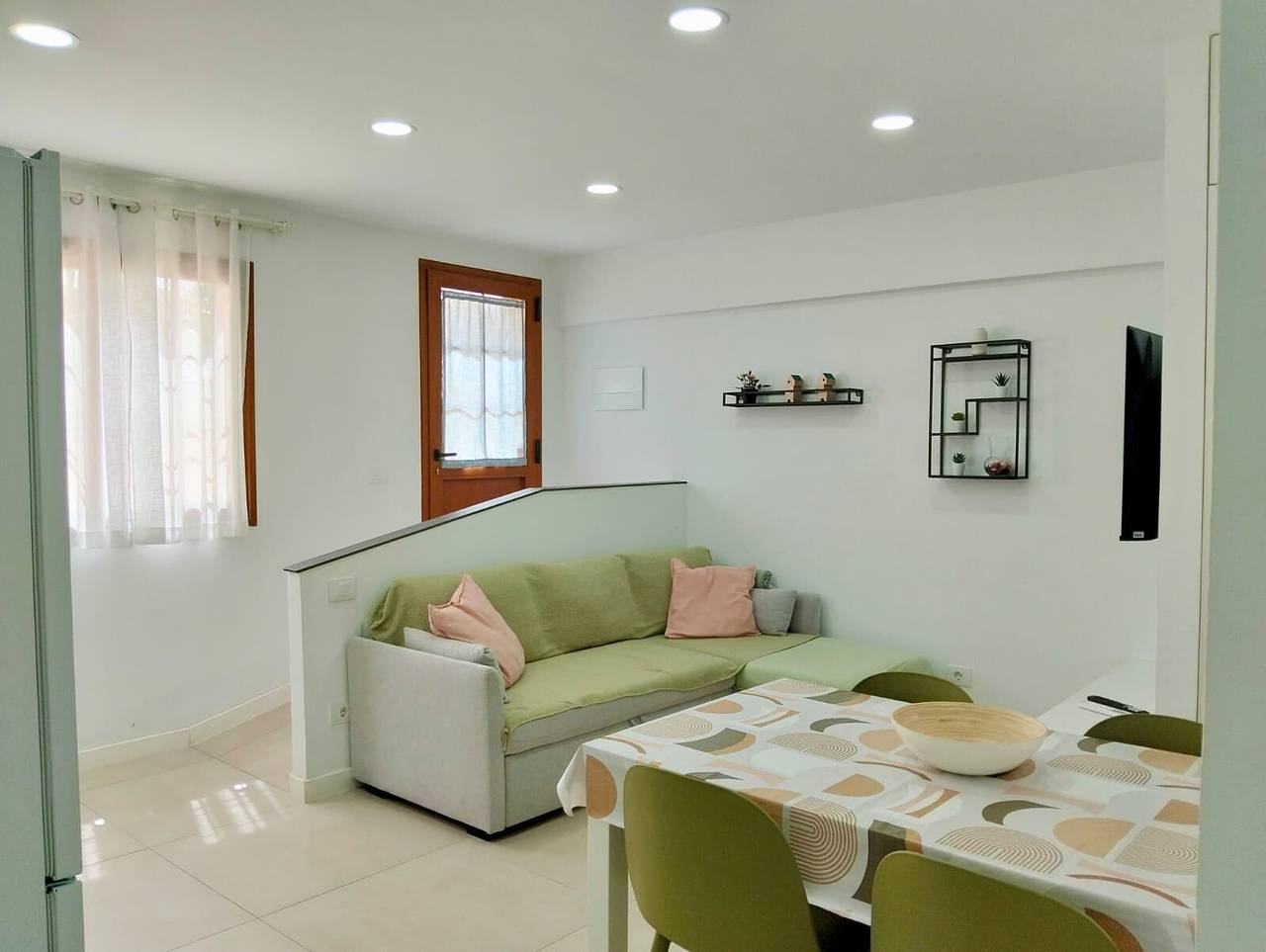 Entire apartment, Vacation Apartment 'Playa De Las Americas - Casa Lory' with Wi-Fi and Air Conditioning in San Eugenio Alto, Adeje