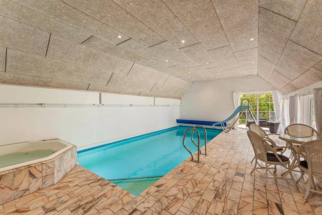 Grosses Poolhaus mit Whirlpool und Sauna - nur 250 m zum Strand  in Blavand, Varde