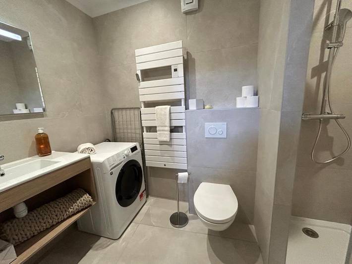 Gîte pour 2 personnes, avec vue ainsi que jardin et piscine, adapté aux familles à Saint-Privat (Ardèche) - 3