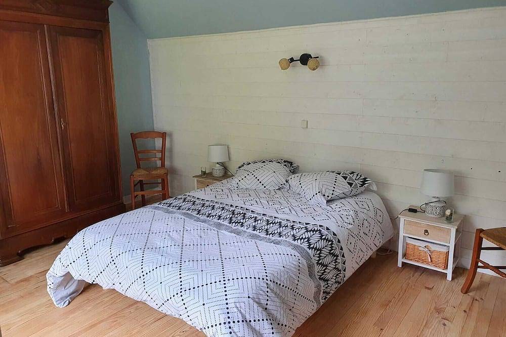 Maison typique pour 4 personnes, jardin clos et fleuri, proche plage in Treffiagat, Côte de Cornouaille