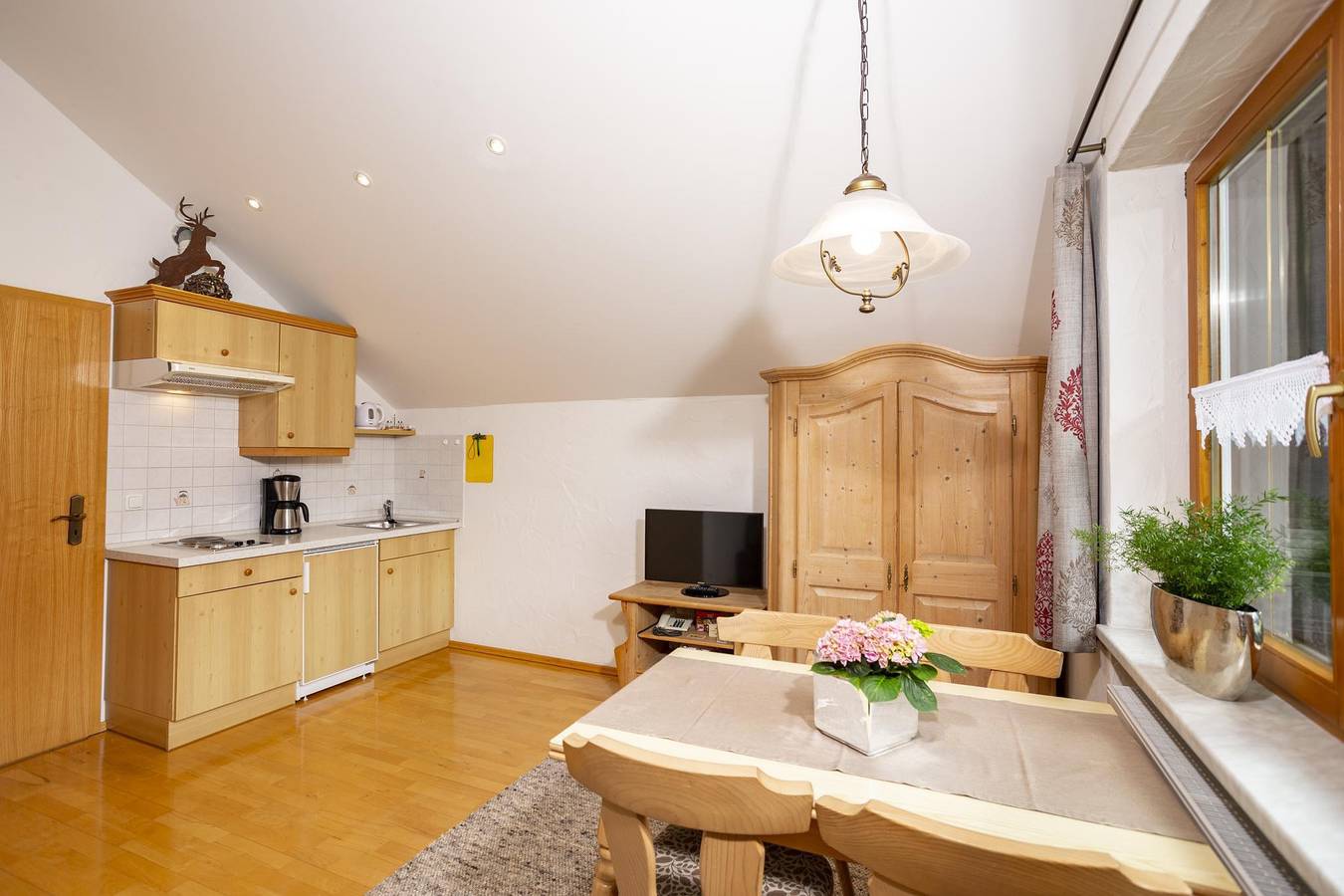 Geheel vakantieappartement, Apartment/1 Schlafraum/Dusche, Wc, Top 4 in Mittelberg, Kleinwalsertal