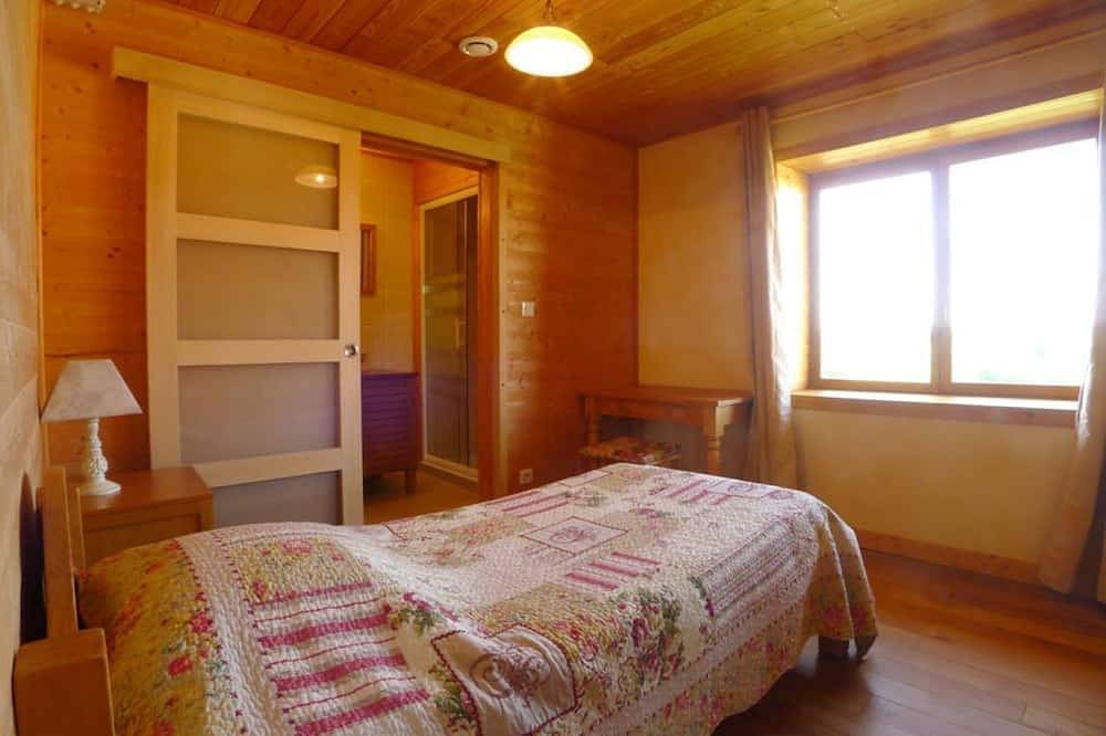 Les hauts de Saint Christaud: large gite overlooking the Pyrenees in Saint-Christaud, Gers