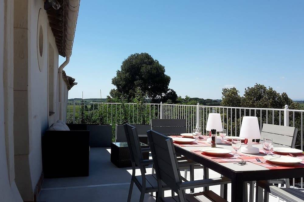 Gite with private heated pool in estate near Cap d'Agde in Bessan, Mittelmeerküste (Frankreich)
