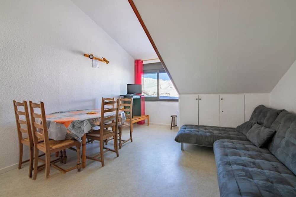 Ganze Wohnung, Apt for 4 people at the foot of the slopes and hiking trails with views over the valley in Cadeilhan-Trachère, Nationalpark Pyrenäen