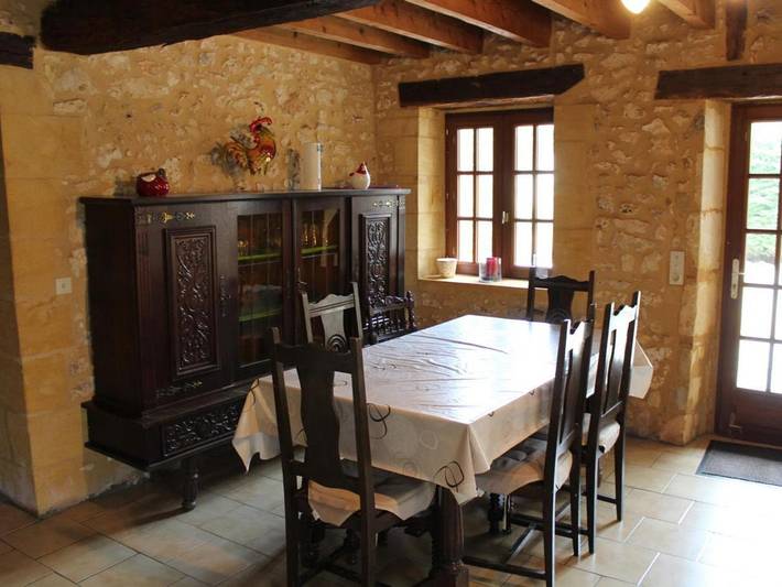 Location de vacances pour 6 personnes, avec terrasse ainsi que jardin et piscine à Naussannes - 4