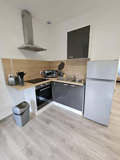 Appartement entier, One-Bedroom Apartment in Saint-Vallier (Saône-et-Loire), Région de Chalon-sur-Saône