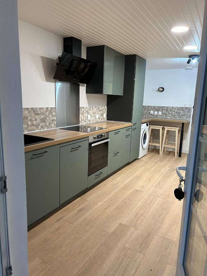 Three-Bedroom Home in Saint-Ciers-sur-Gironde, Région de Blaye