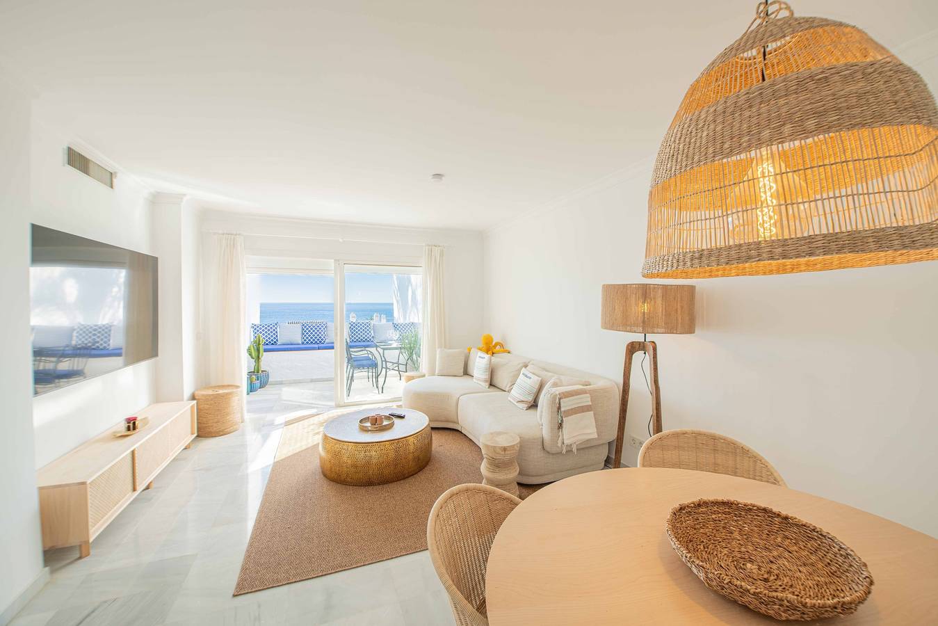 Entire apartment, Apartment 'Vista Azul' with Sea View, Wi-Fi and Air Conditioning in Playa de los Berengueles (Almuñecar), Almuñecar