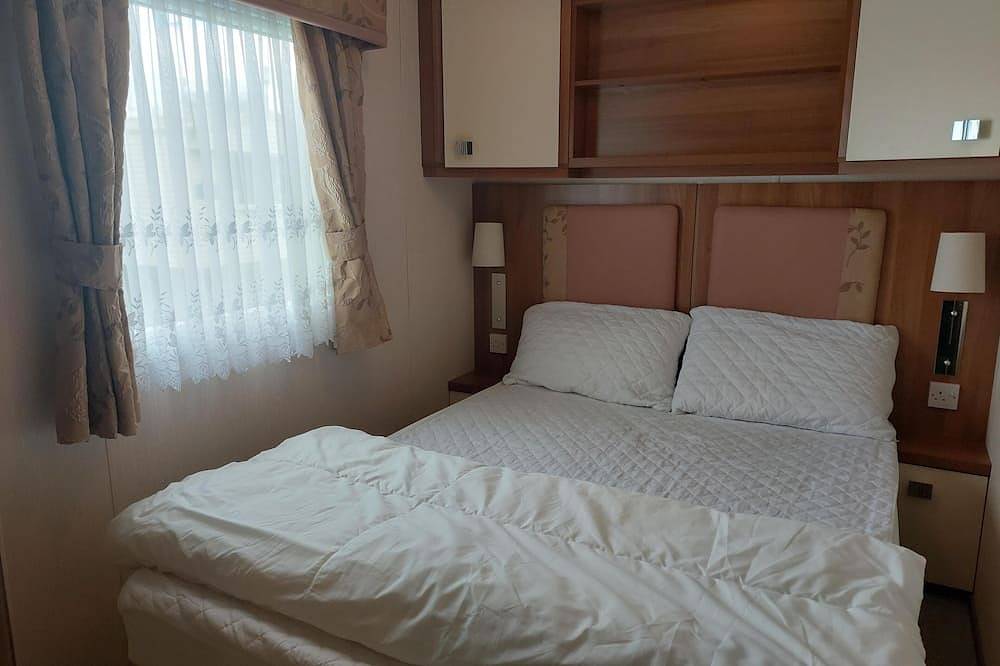 Cosy caravan with side decking at Felixstowe Beach Holiday Park in Felixstowe, Suffolk