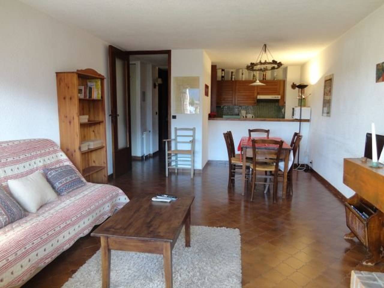 Apartamento entero, Apartamento céntrico con balcón, parking y acceso fácil a pistas in Les Carroz, Arâches-la-Frasse