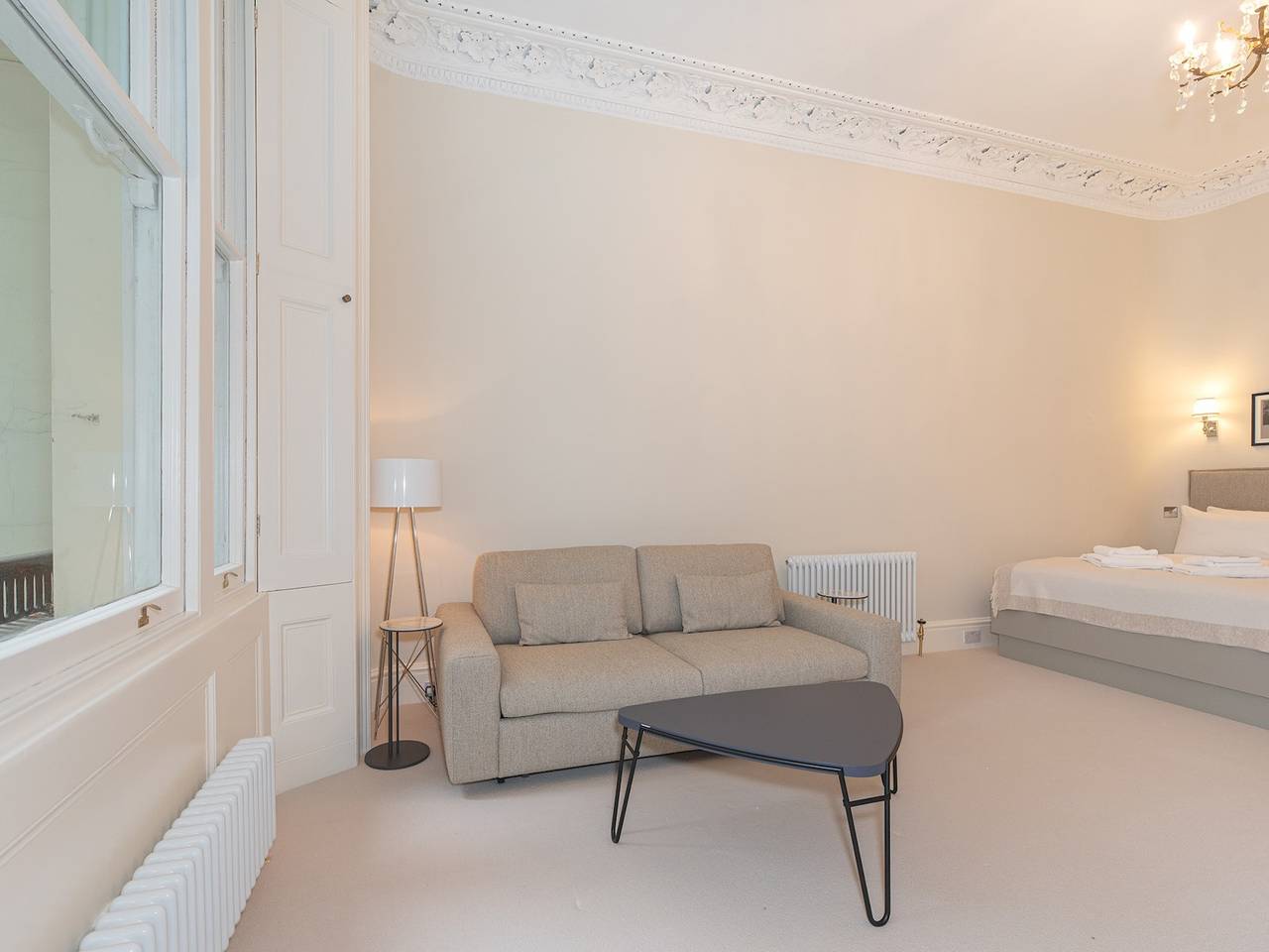Entire apartment, Bright and Spacious Studio, Knightsbridge, London - Pass the Keys in London, South East England