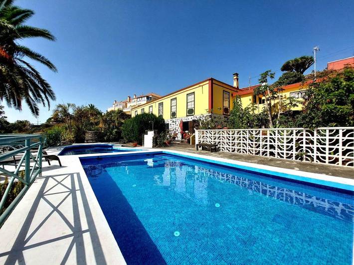 Casa rural para 3 personas, con vistas además de piscina y jardín en Breña Baja