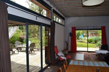 Location de vacances pour 8 personnes, avec terrasse et jardin à Esclauzels