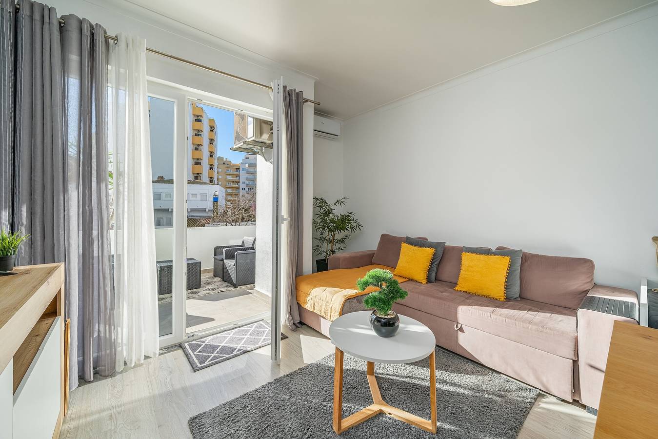 Ganze Wohnung, Apartment 'Zizas House T2 Palace' mit Meerblick, Wlan und Klimaanlage in Praia da Rocha, Portimão