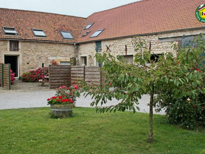 Cozy Countryside Cottage, 3km from Sea, Dog-Friendly, WiFi, BBQ, Garden, Near Opal Coast Nature Park in Beuvrequen, Boulogne-sur-Mer region