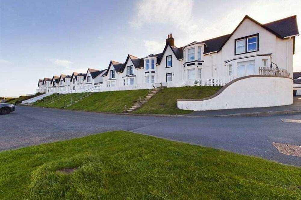 The Beaches, beachfront 2 bed home with seaviews in Banff Aberdeenshire in Banff, Aberdeenshire