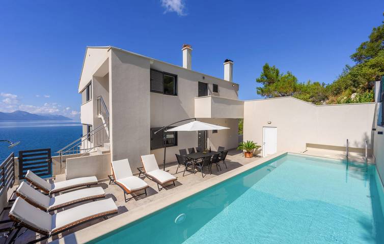 Ferienhaus für 8 Personen, mit Terrasse und Pool